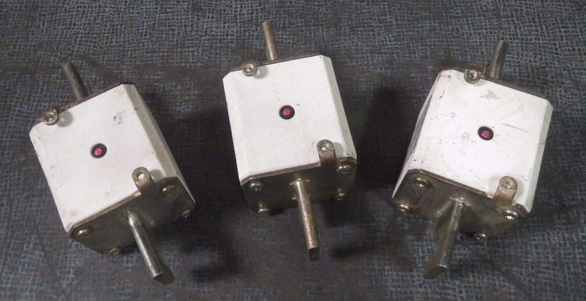 Used FERRAZ SHAWMUT "PROTISTOR" SEMICONDUCTOR FUSE (1)  315 AMP 1250V  MODEL: Q300555