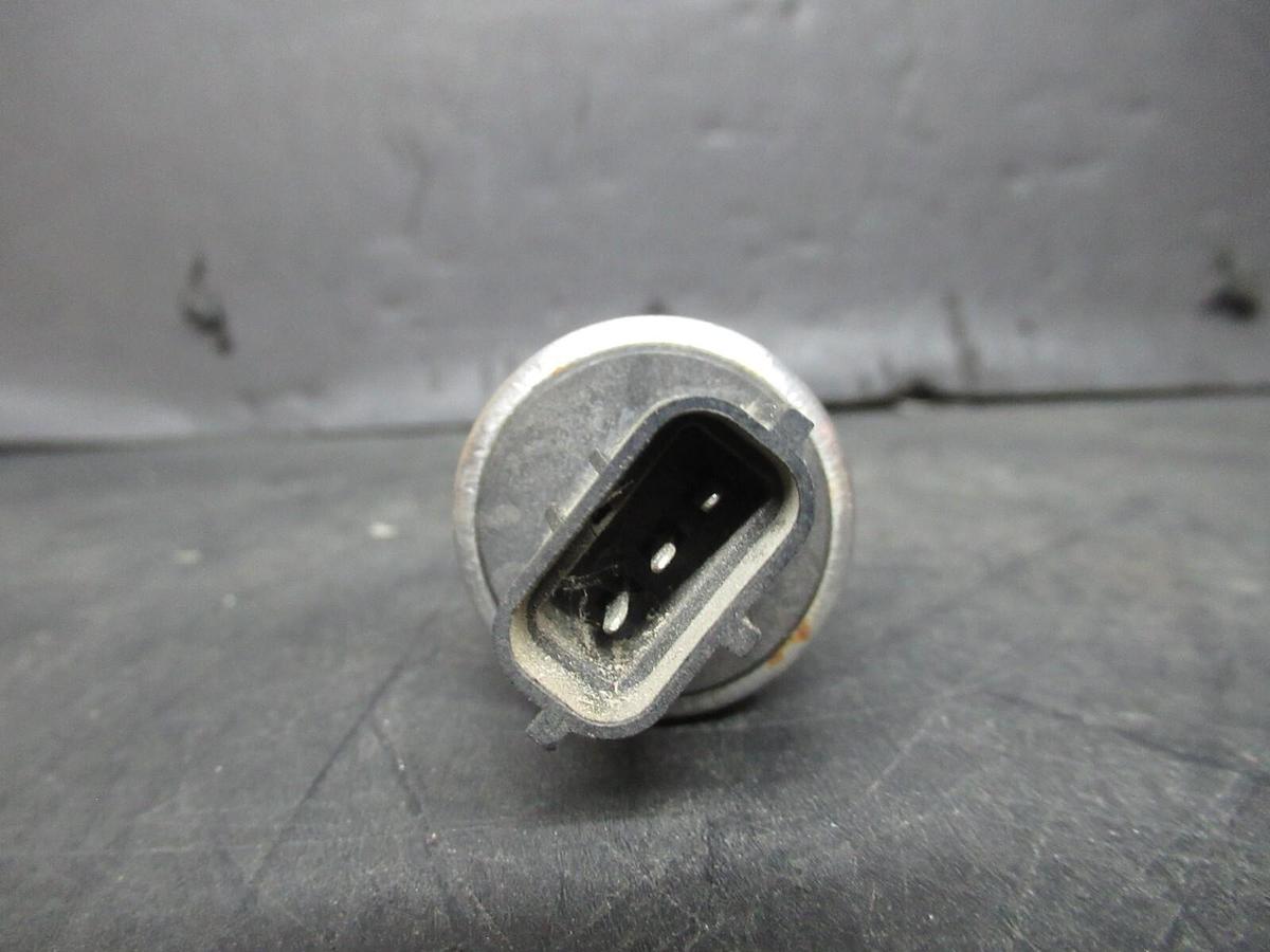 Used JOHNSON CONTROLS PENN P499REAT503 PRESSURE TRANSDUCER 300 PSIS 5.25 VDC