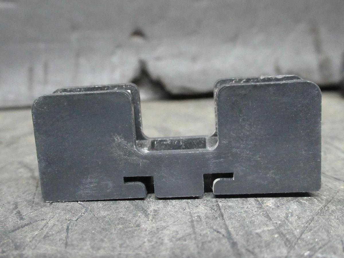 Used (LOT OF 2) YOSHIDA SINGLE FUSE LUG FHU-15 250 VOLT 15 AMP **WARRANTY INCLUDED**