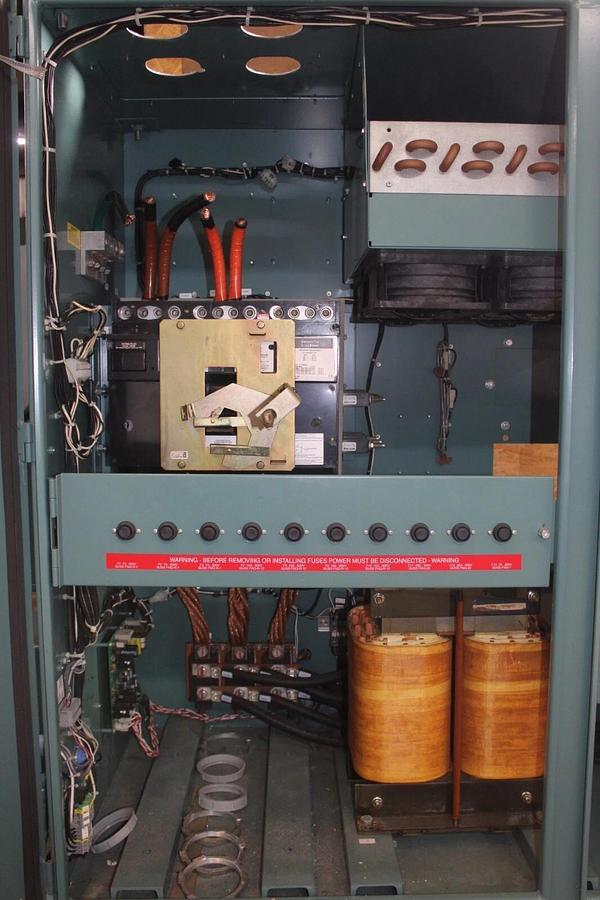 Used YORK CHILLER LIQUID COOLED OPTISPEED DRIVE 371-02526-102 TM-790-K-B12F-46D