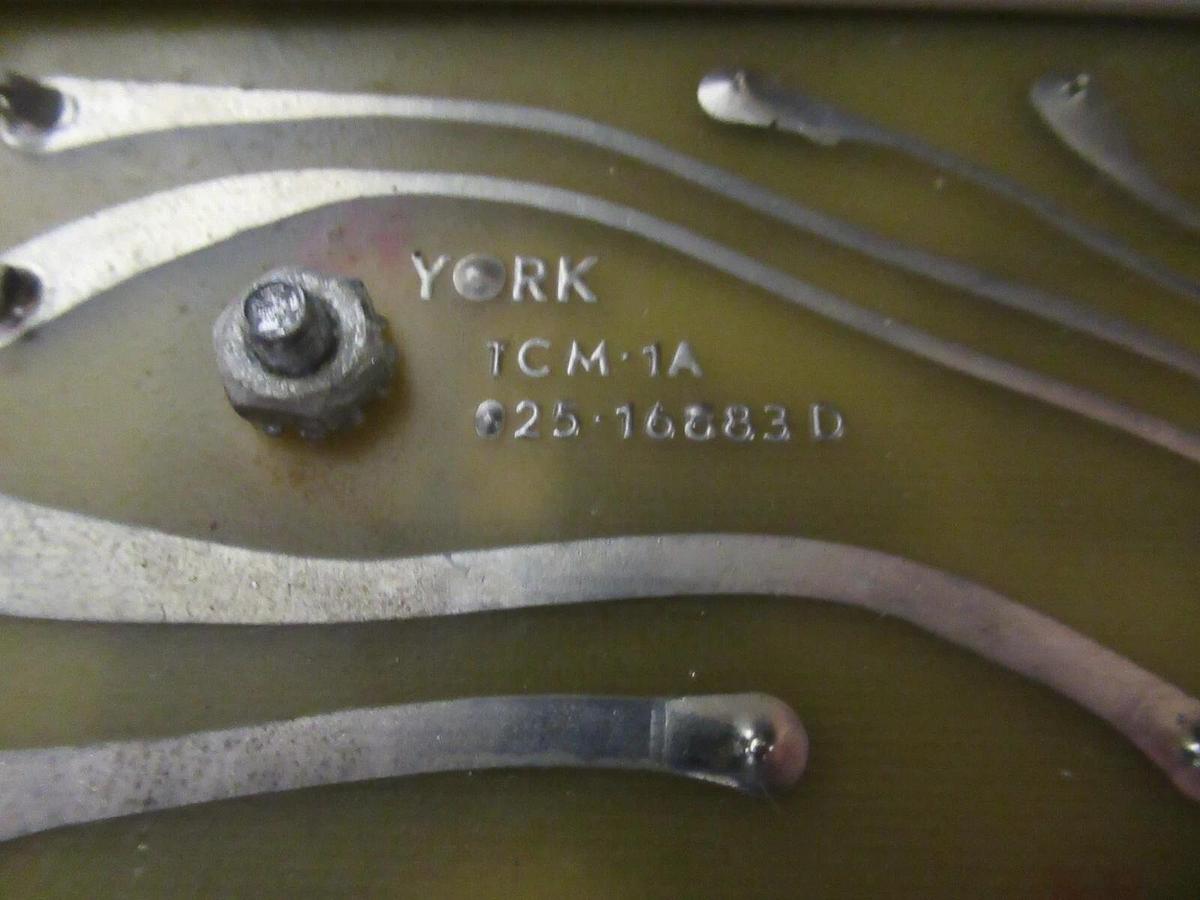 Used YORK TEMPERATURE CURRENT MODULE TCM-1A 025-16883D 115 VAC 60 HZ 8 VA