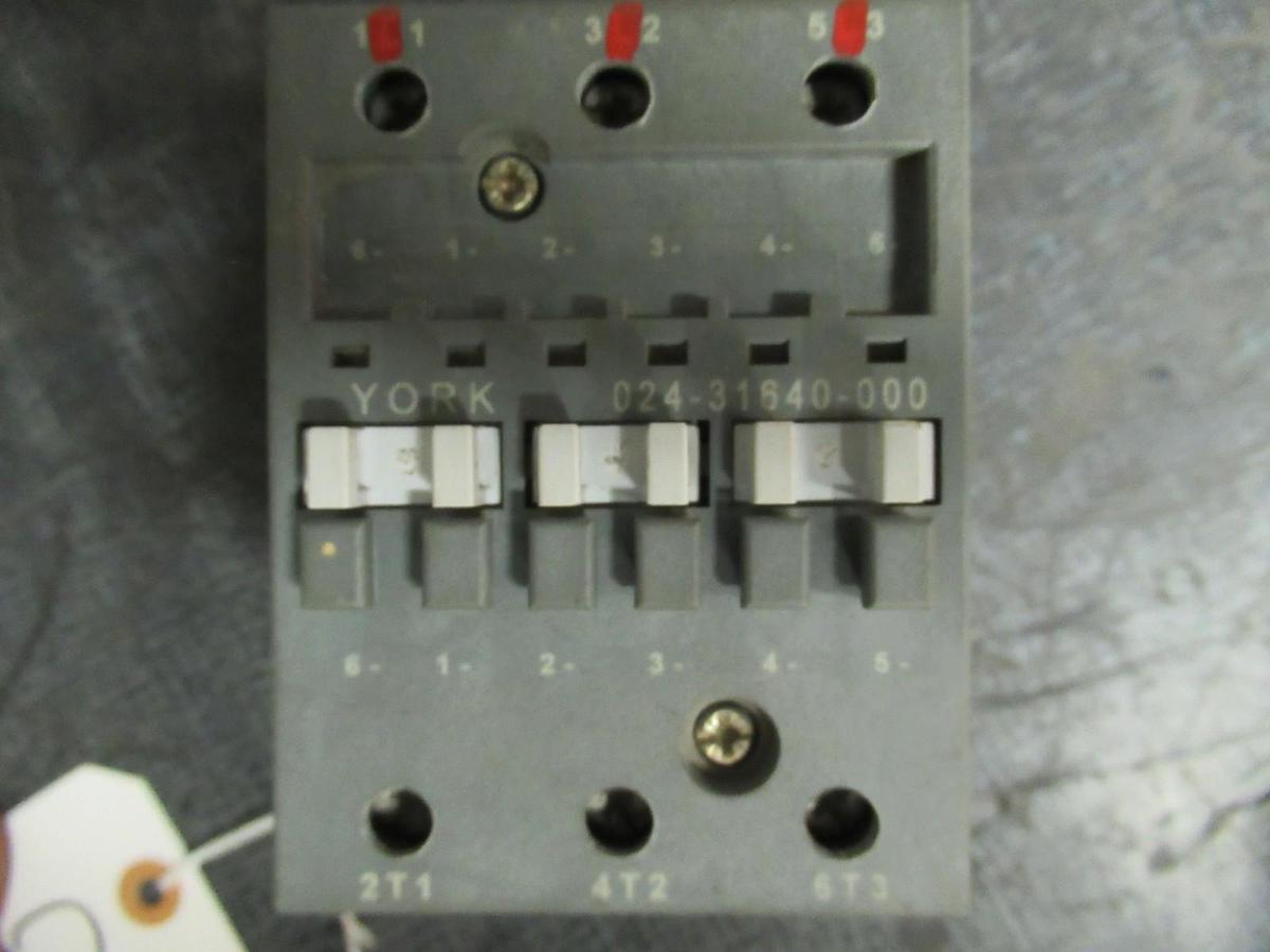 Used YORK CONTACTOR 024-31106-000 600V 75HP 125A COIL: 110/120V **WARRANTY INCLUDED**