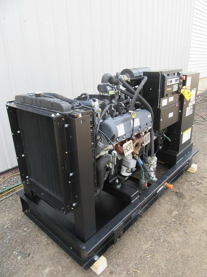 Used 35 KW GENERATOR GENERAC NATURAL GAS LP PROPANE 120/240 VOLT 1 PH 30 KW 40KW 2015