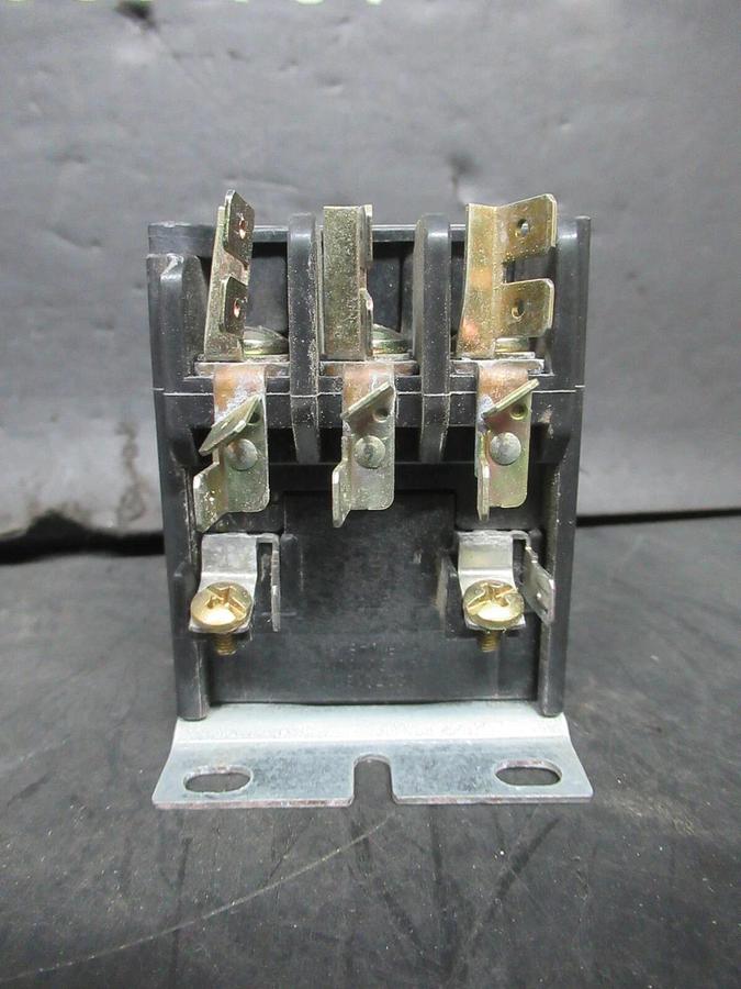 Used FURNAS CONTACTOR 42BF35AJASI 30 AMP 600 VAC 3-POLE 3-PHASE 15 HP 24 V COIL