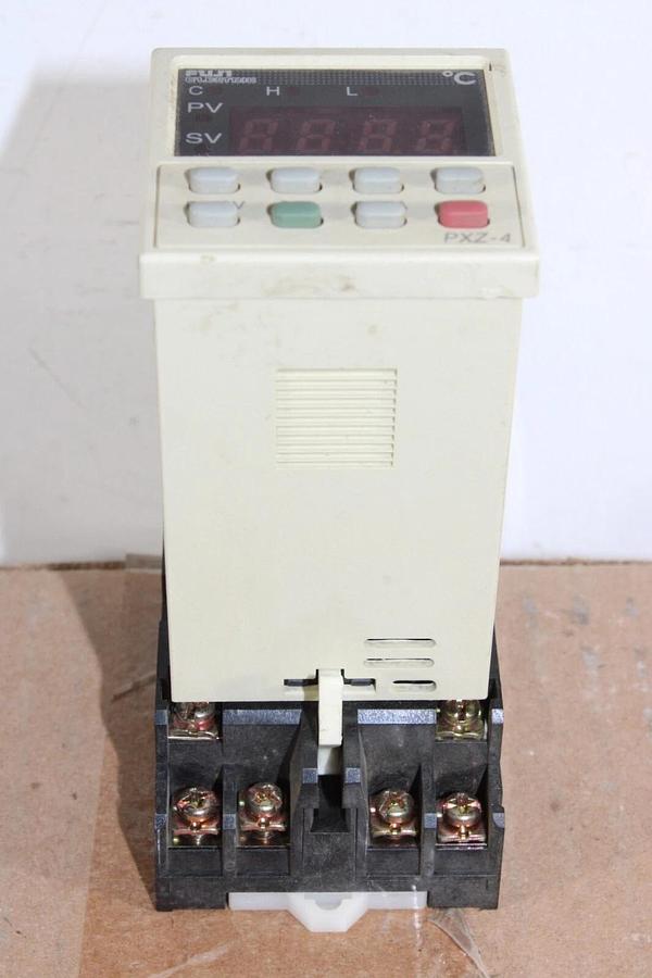 Used FUJI ELECTRIC TEMPERATURE CONTROLLER PXZ4PAY2-1B000 24 VAC 15 VA