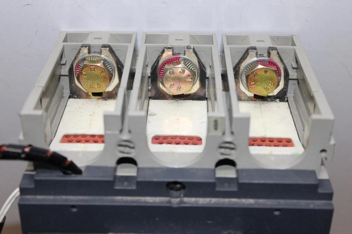 Used MERLIN GERIN COMPACT MOLDED CASE SWITCH NSJ400 400 AMP 690 VOLT 3-POLE