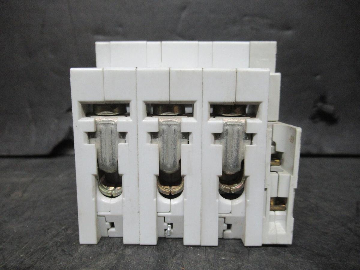Used SIEMENS CIRCUIT BREAKER 5SX23 C10 10 AMP 480 VAC 3-POLE W/ 5SX9100 AUXILLIARY