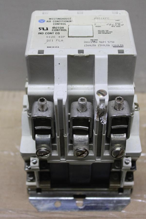 Used CUTLER HAMMER CONTACTOR C825HN3 600 VAC 120 AMP 3-POLE 3-PHASE