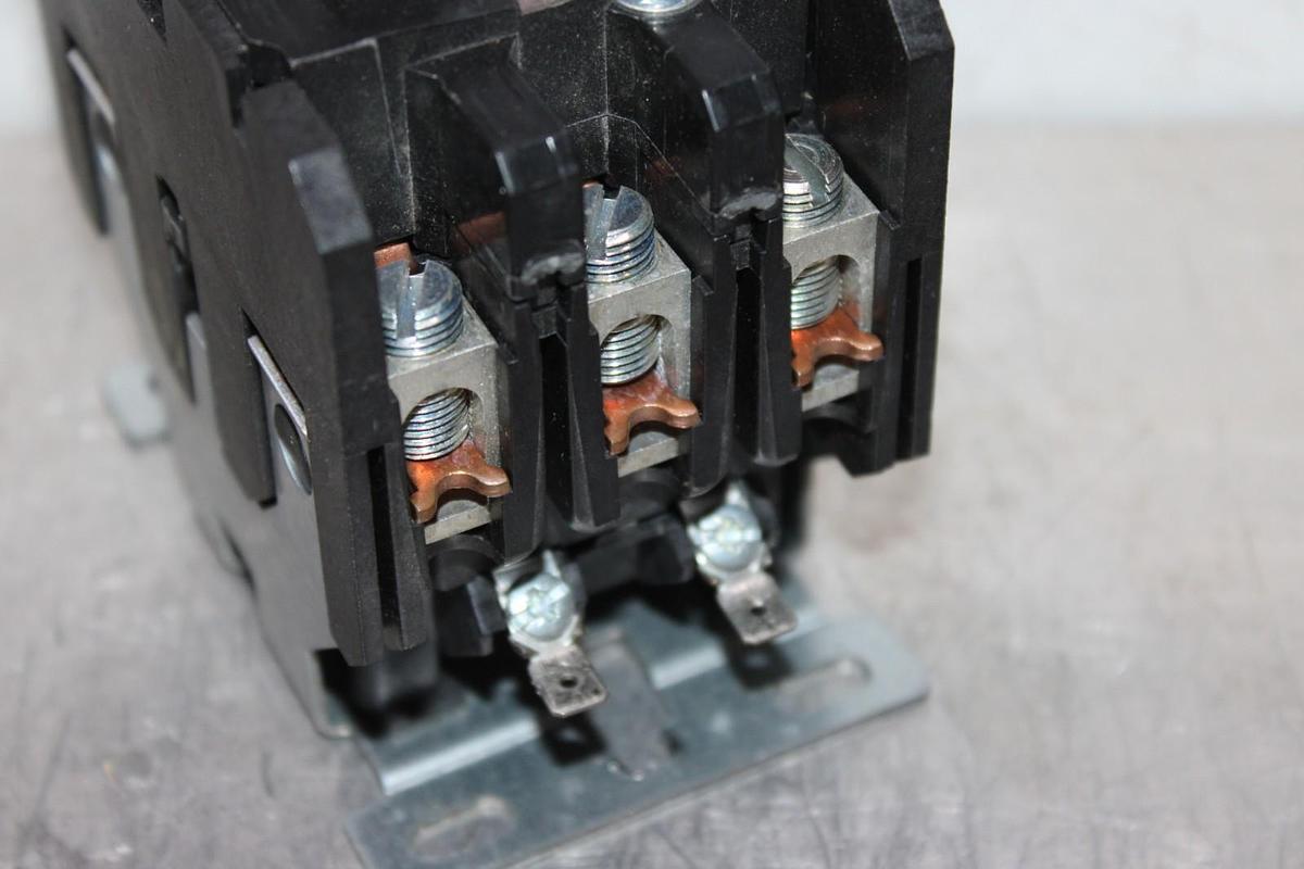 Used EATON DEFINITE PURPOSE CONTACTOR C25FNF375 75 AMP 600 VOLT 50 HP 3-POLE 3-PHASE