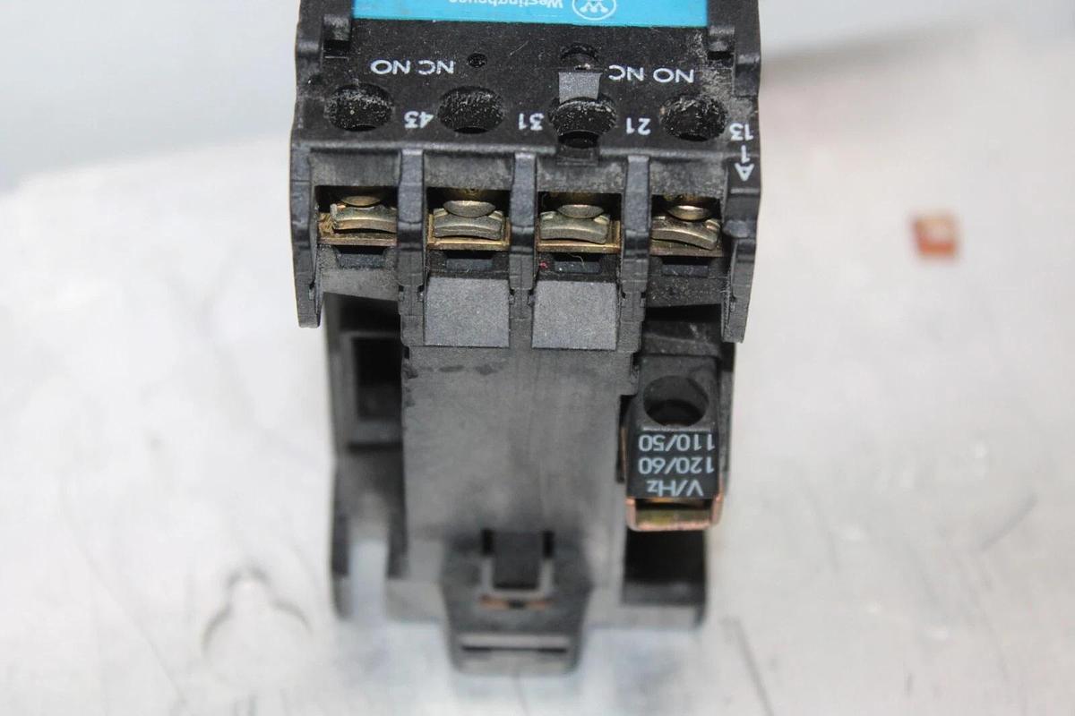 Used WESTINGHOUSE CONTACTOR DSL9-22 10 AMP 600 VAC 3-POLE 3-PHASE COIL: 110/120 V