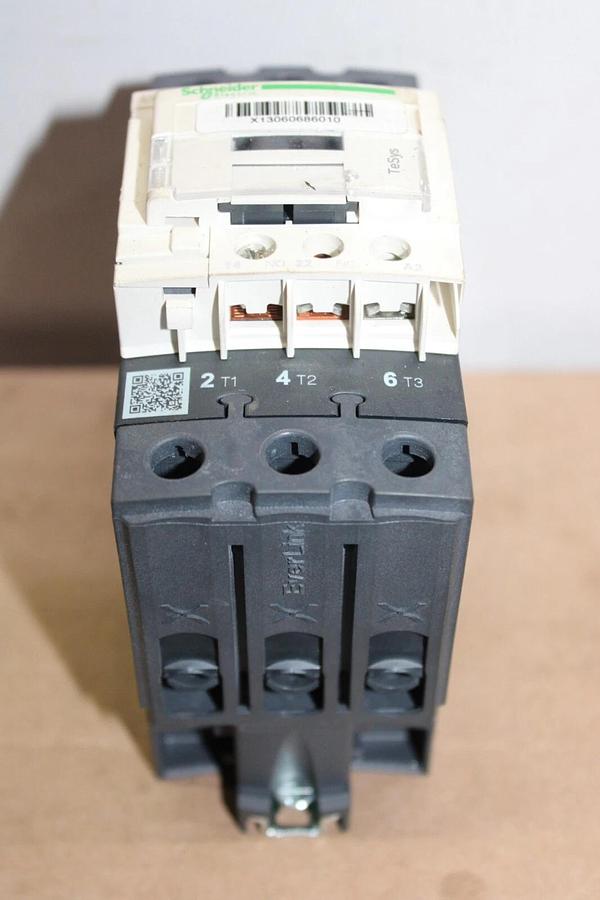 Used SCHNEIDER CONTACTOR LC1D65A X13060686010 80 AMP 600V 3-PHASE COIL: 120V