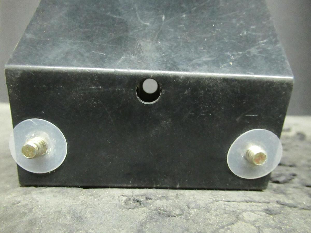 Used SQUARE D 100 AMP GROUNDABLE NEUTRAL ASSEMBLY SERIES B04 GROUND W/ LUGS SN100FA