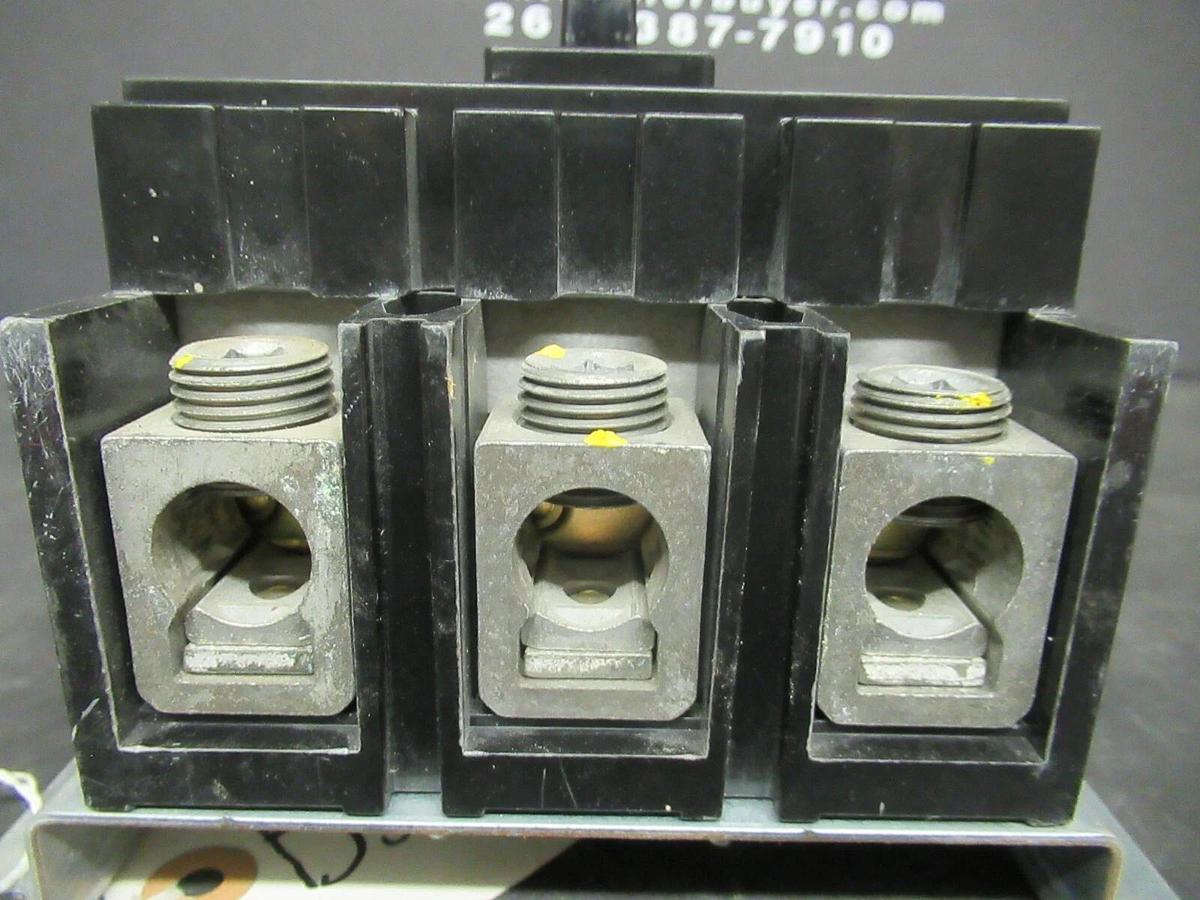 Used 225 AMP SQUARE D POWERPACT BREAKER QDL32225 3 POLE 240 VAC W/ MOUNTING PLATE