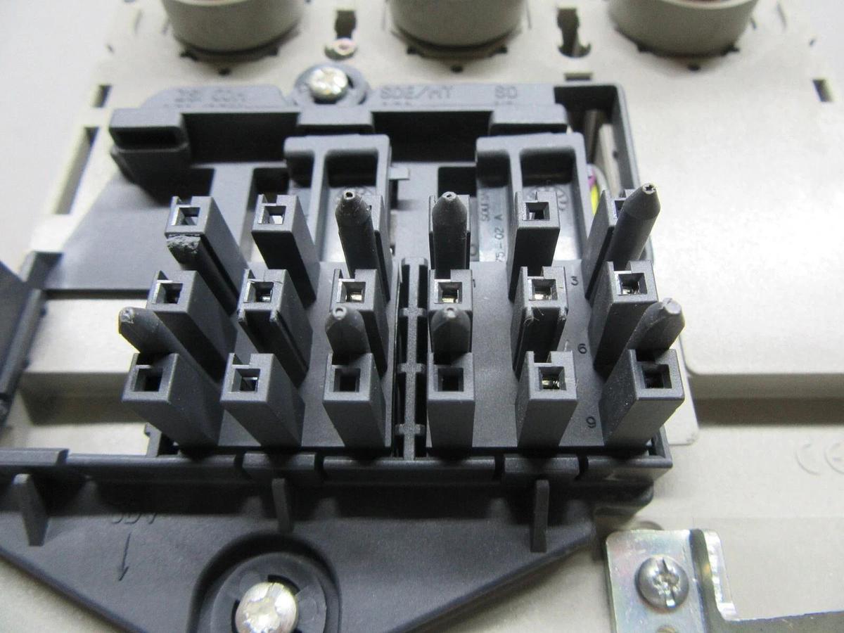 Used MERLIN GERIN COMPACT CIRCUIT BREAKER NSJ600L 240/600 AMP 600 VOLT 3-POLE 3-PHASE