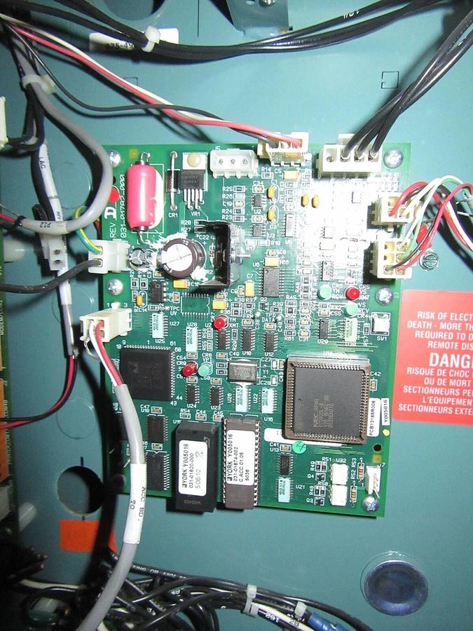 Used YORK / JOHNSON CONTROLS 351 HP VSD 371-017420-103 MO# TM351T B6F-46 390 A DRIVE