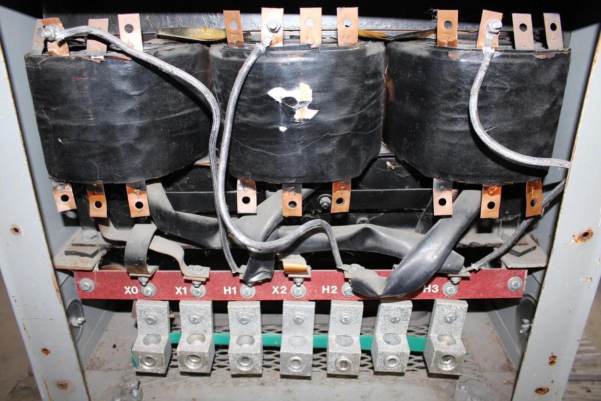 Used WESTINGHOUSE DT-3 TRANSFORMER V48LM28TL30H 30 kVA PRI: 480V SEC: 208Y/120V