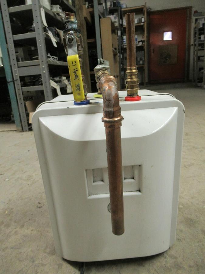 Used EEMAX EMT2.5 STORAGE TANK WATER HEATER 150 PSI 2.5 GALLON 1440 WATT 120 VAC