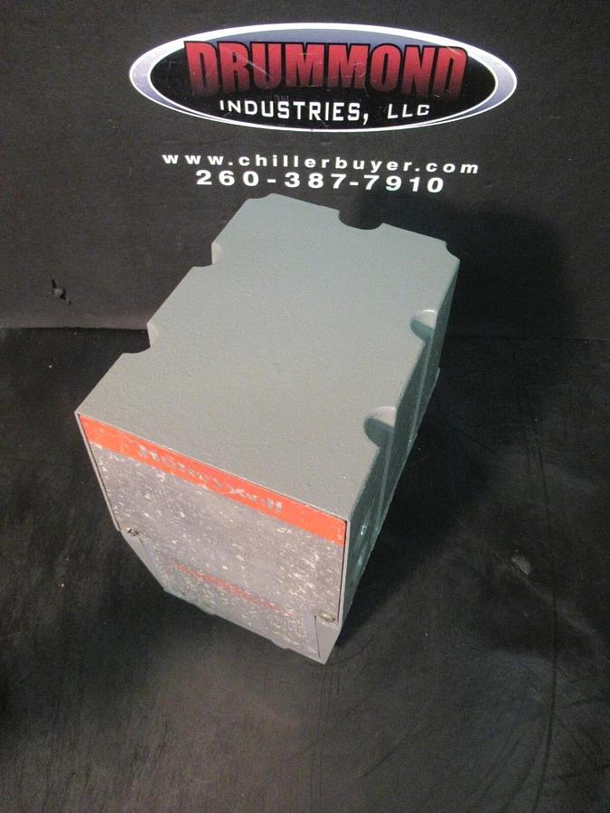 Used HONEYWELL FLUID POWER GAS VALVE V4055A10313 120 VAC 0.33 AMP G-LP GAS 75 PSI