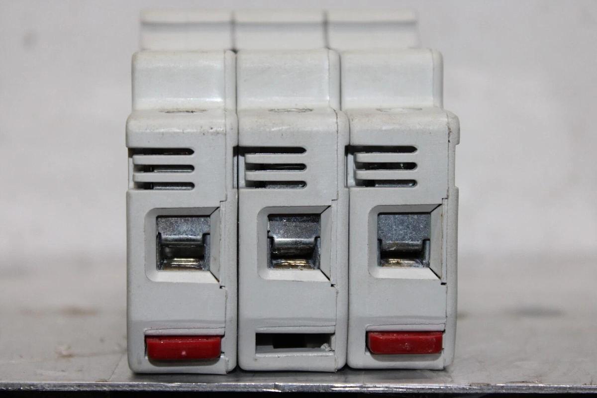 Used LITTELFUSE POWER-SAFE FUSE HOLDER LPSC 3-POLE 600 VOLT 30 AMP CLASS CC