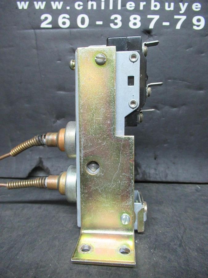 Used JOHNSON CONTROLS / CARRIER DIFFERENTIAL PRESSURE CONTROL HK06CC004 / P12AE-1