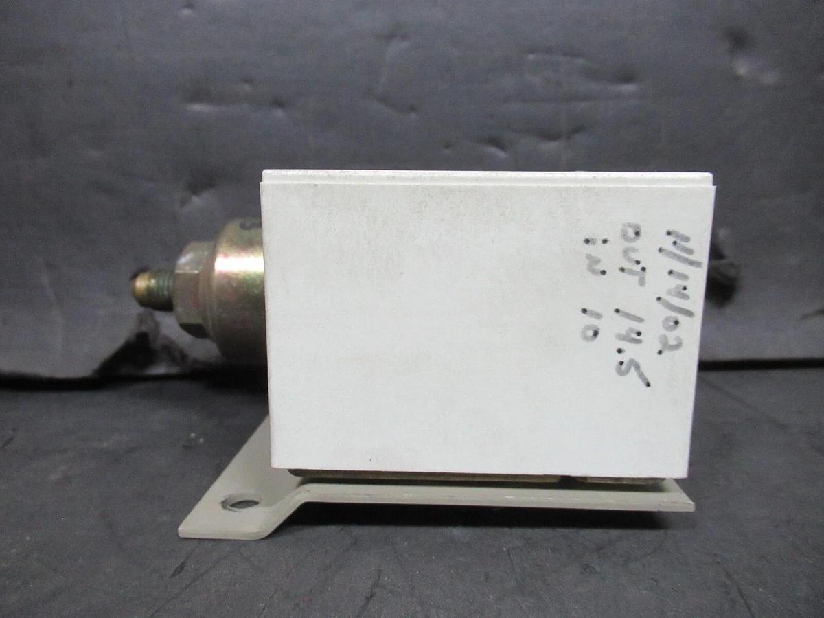 Used WESTINGHOUSE OIL PRESSURE CONTROL GAUGE X13200-256-01 / FF113-S1-BAA-25601