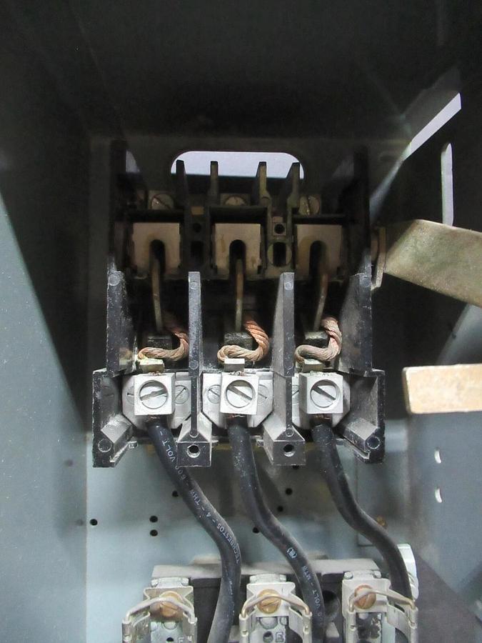 Used SQUARE D MCC MOTOR CONTROL DUAL FEEDER 17" MODEL 4 NO FUSES WITH DISCONNECTS