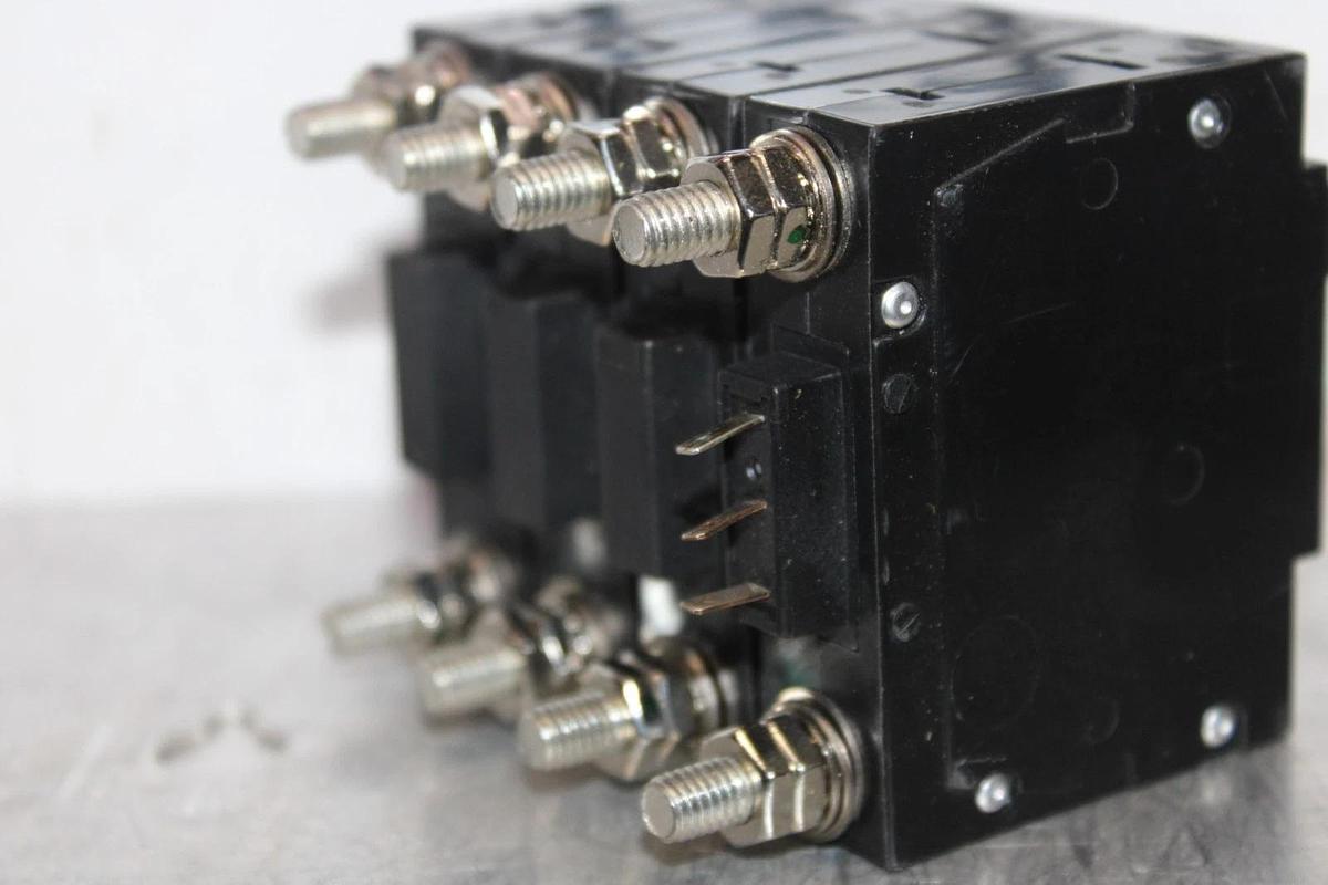 Used CBI CIRCUIT BREAKER D2AKXA0575 4-POLE 80 VDC 350 AMP 437.5 AMP TRIP D-2AAMX4NASX