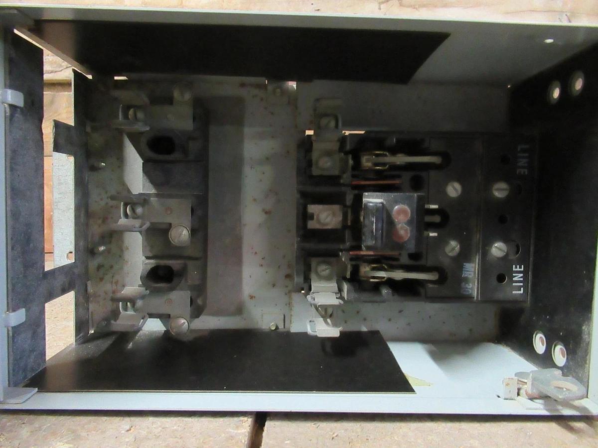 Used GENERAL ELECTRIC DISCONNECT THFP361L 600V 3 PHASE 30A TYPE 1 20HP **WARRANTY**