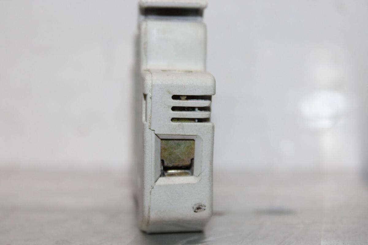 Used LITTELFUSE POWER-SAFE FUSE HOLDER LPSC 1-POLE 600 VOLT 30 AMP CLASS CC