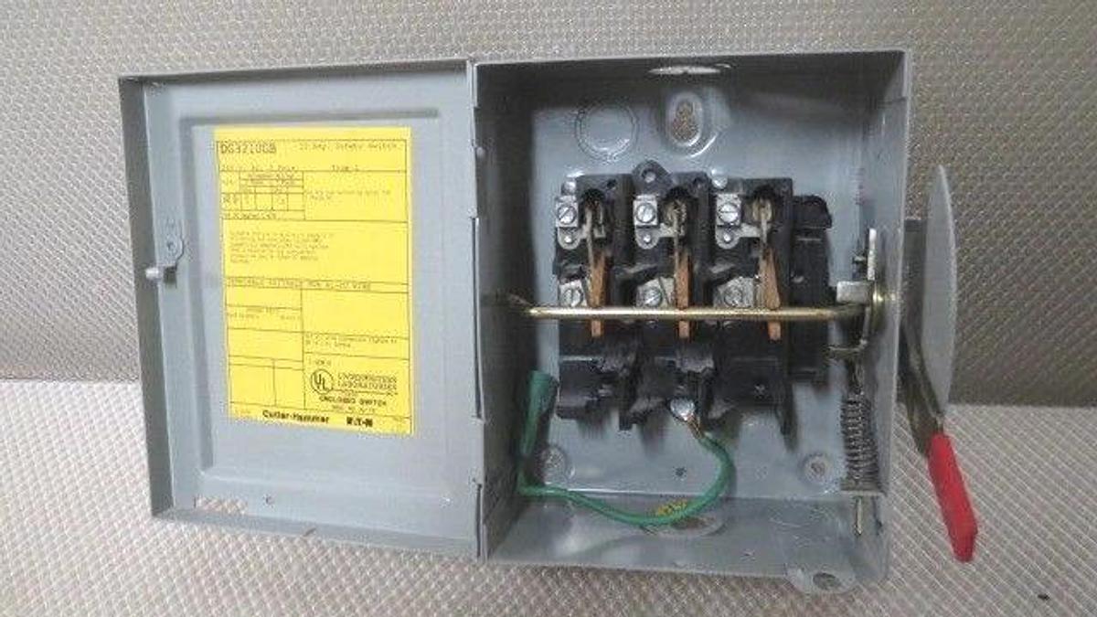 Used CUTLER HAMMER TYPE 1 NON-FUSIBLE SAFETY SWITCH 30 AMP 240 VAC MODEL DG321UGB