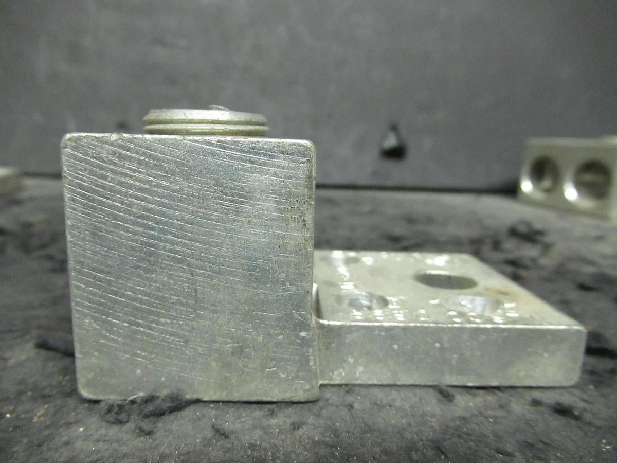 Used (3 QTY) ILSCO D899 2 DOUBLE BARREL MECHANICAL CONNECTOR LUG TAPS 600MCM - #2