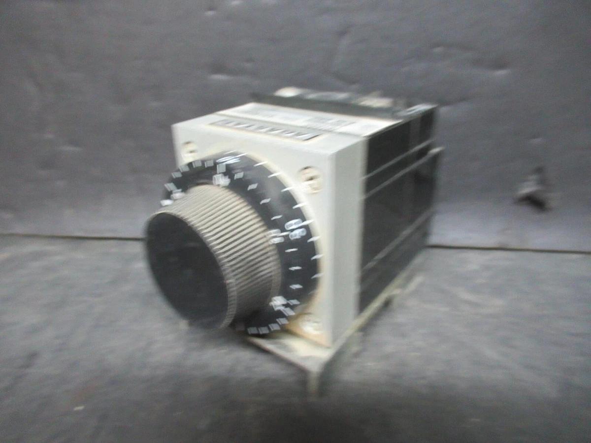 Used AGASTAT TIME DELAY RELAY 5-50 SECONDS 7012AD 120 VAC VOIL 600 VAC 10 AMP