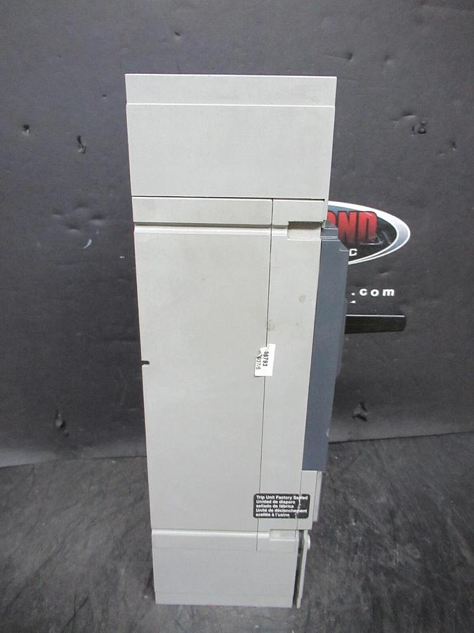 Used SQUARE D POWERPACT BREAKER 528261P1 600 VAC 400 AMP BOTTOM LUGS 3 POLE
