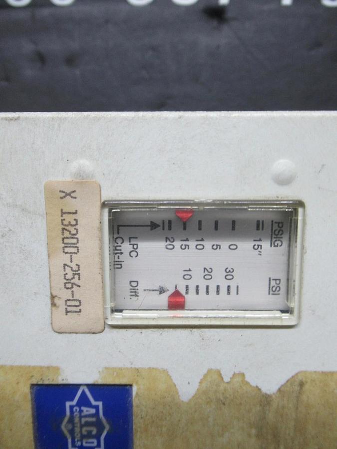 Used TRANE / ALCO PRESSURE CONTROL GAUGE X13200-256-01 / FF113-S1-BAA-25601