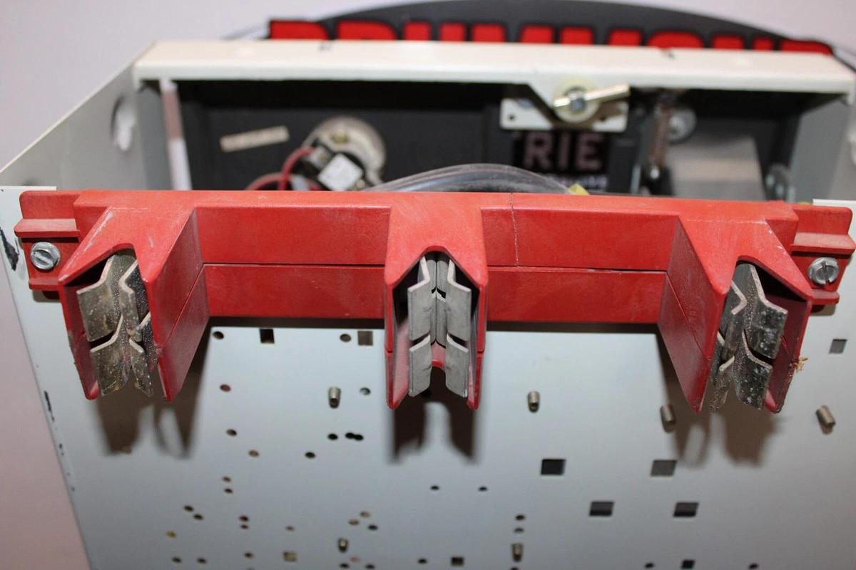 Used CUTLER HAMMER MCC STARTER BUCKET 2100 FREEDOM 24" CL75250-6 100 AMP SIZE 3