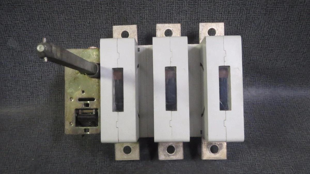 Used ABB GENERAL PURPOSE SWITCH DISCONNECT 400 AMP 600 VAC 3 PHASE MODEL: OETL-NF400
