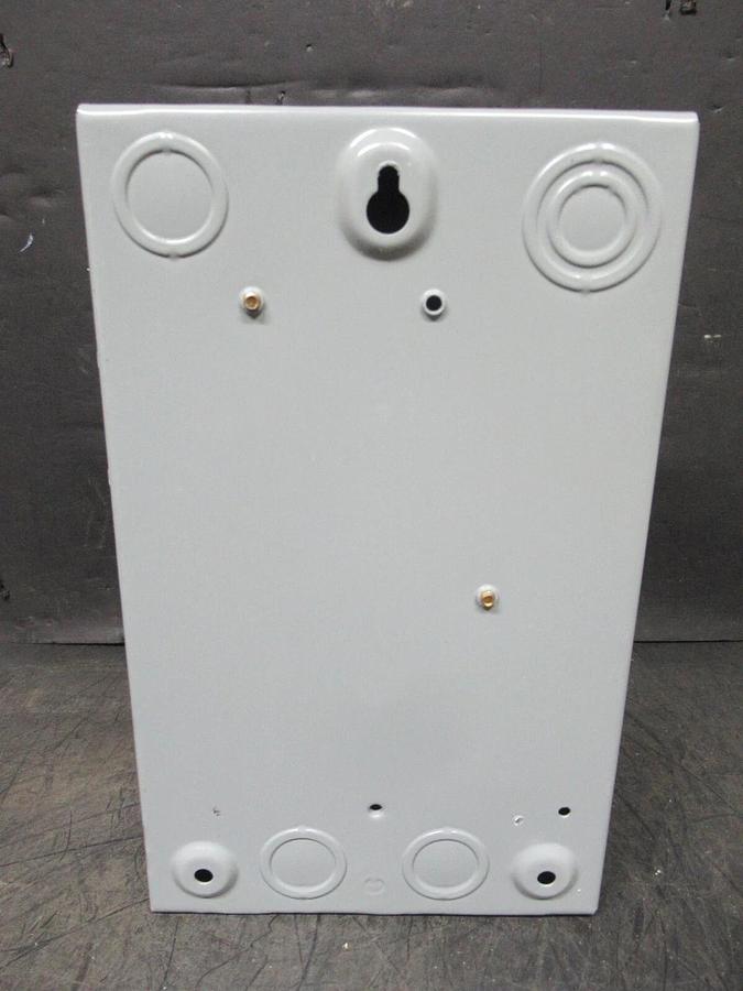NEW IN BOX GE SAFETY SWITCH TGN3321 30 AMP 240 VAC 7.5 HP 3-POLE TYPE 1 ENCL.