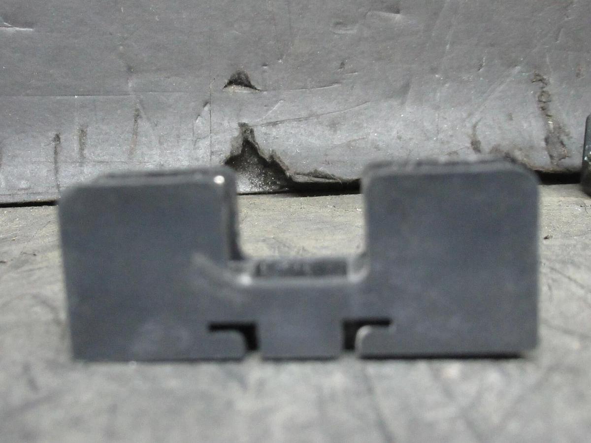 Used (LOT OF 2) YOSHIDA SINGLE FUSE LUG FHU-15 250 VOLT 15 AMP **WARRANTY INCLUDED**