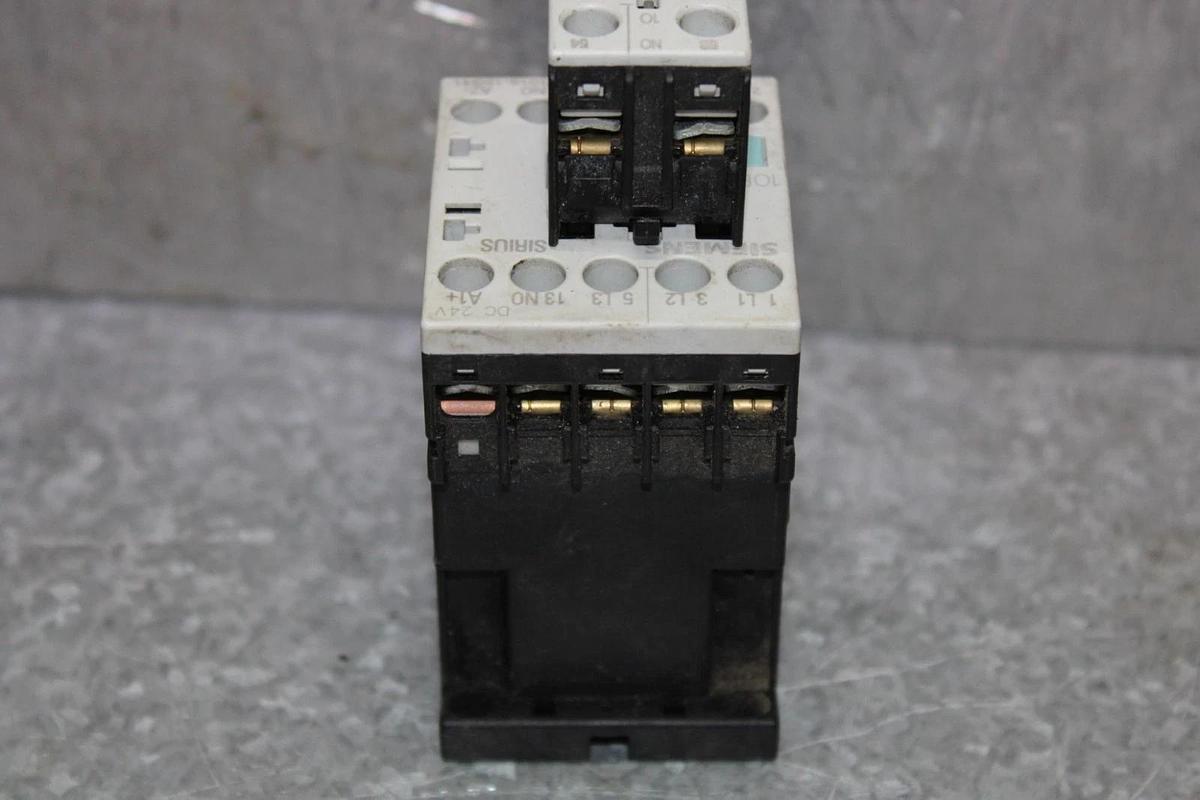 Used SIEMENS SIRIUS CONTACTOR 3RT1016-1BB41 600 VAC 20 AMP 7.5 HP W/ 3RH1911-1AA10