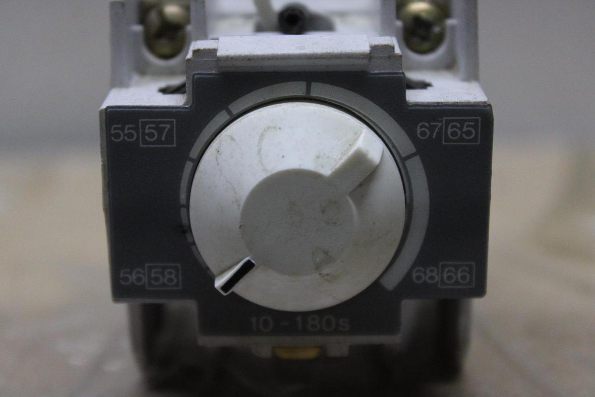 Used EATON TIME DELAY RELAY C320TM3000 120 VAC 350 VA 300-3000 SECOND DELAY