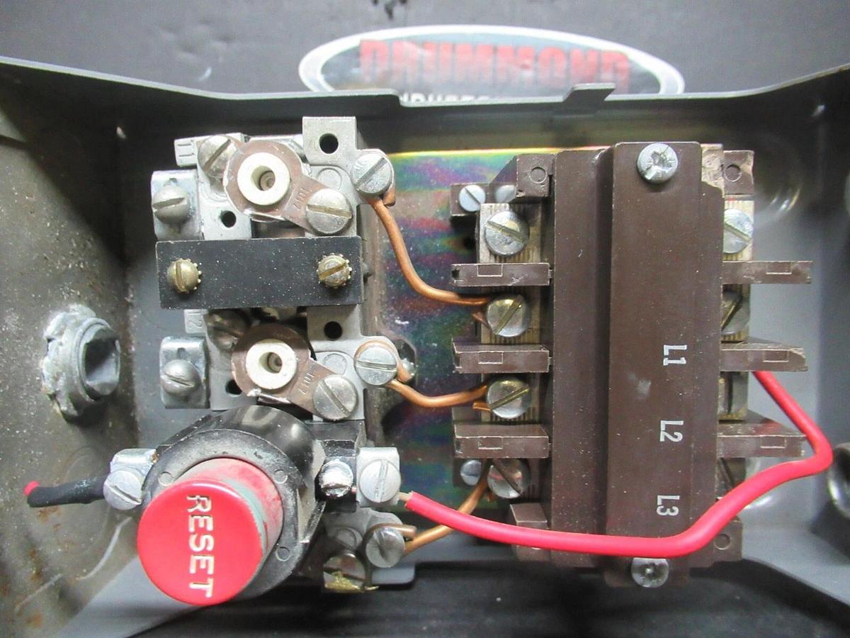 Used ENCLOSED CUTLER HAMMER STARTER FOR AC UNIT 956H7132B HN03AC800 30 AMP 600 VAC