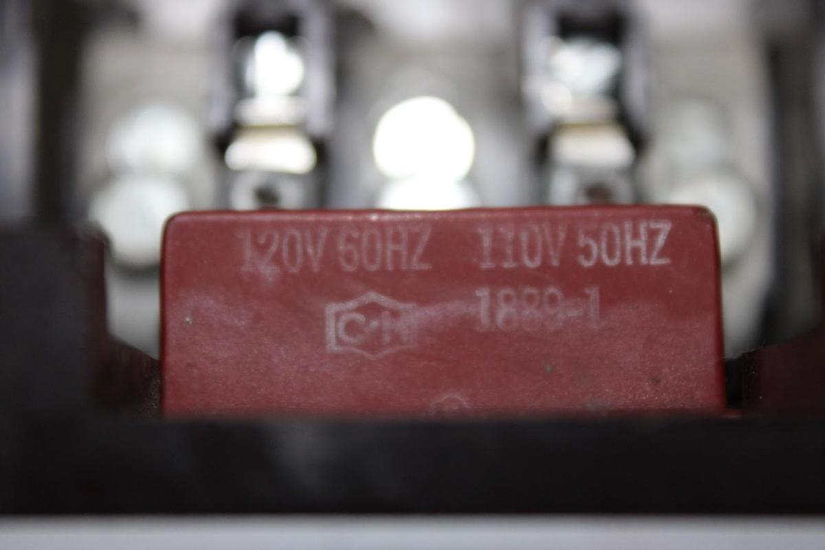 Used CUTLER-HAMMER CONTACTOR C10EN3 NEMA SIZE 3 90 AMP 600 VAC 3-POLE COIL: 120 V