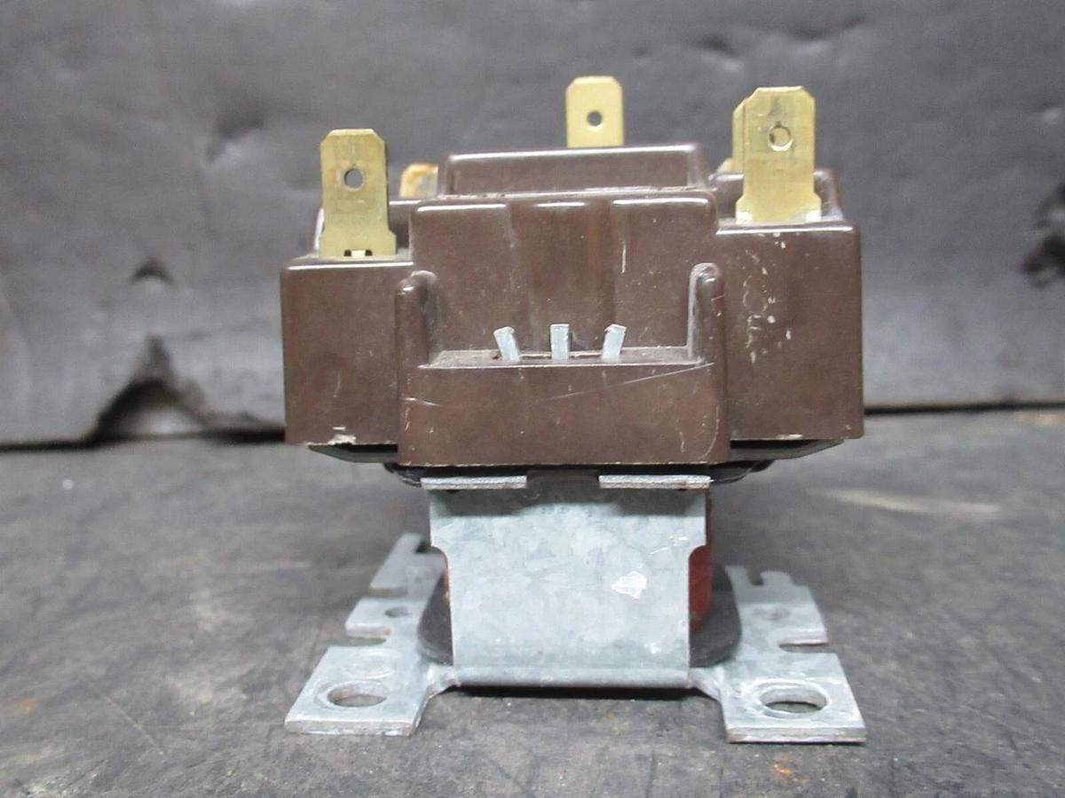 Used HONEYWELL GENERAL USE RELAY R611 R4222Q-1048 HN61KX006 480 VAC 3 AMP @ 277 VAC