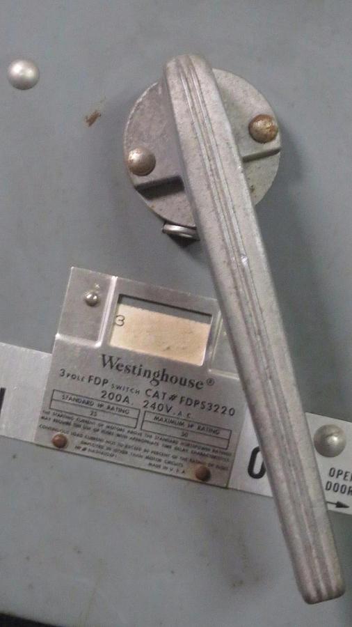 Used WESTINGHOUSE FDP SWITCH 200 AMP 240 VAC 3 POLE 25-50 HP  MODEL: FDPS3220