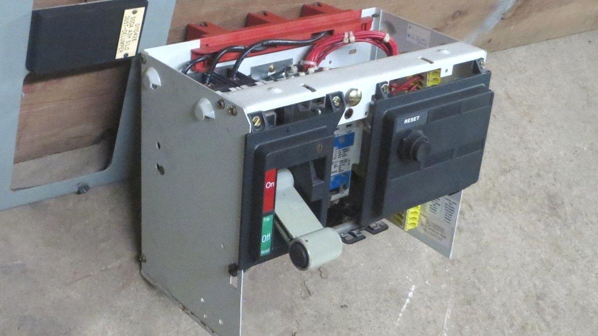 Used WESTINGHOUSE MCC 12" BUCKET WITH 3 AMP HCMP BREAKER & ADV NEMA SIZE 1 STARTER