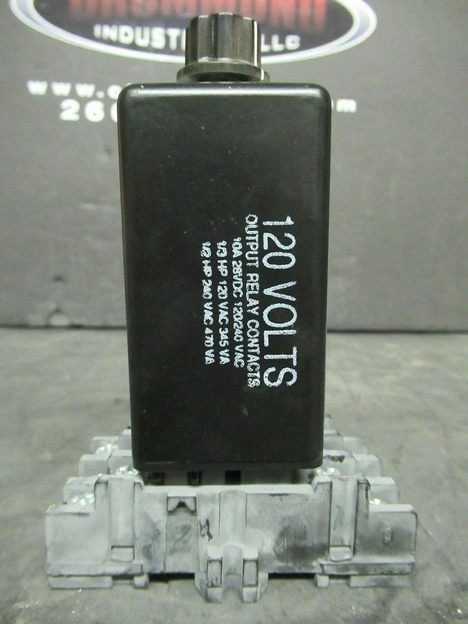 Used AIROTRONICS TIME DELAY RELAY TDU1060A5A 120 VAC DELAY: 0.2-60 SECONDS