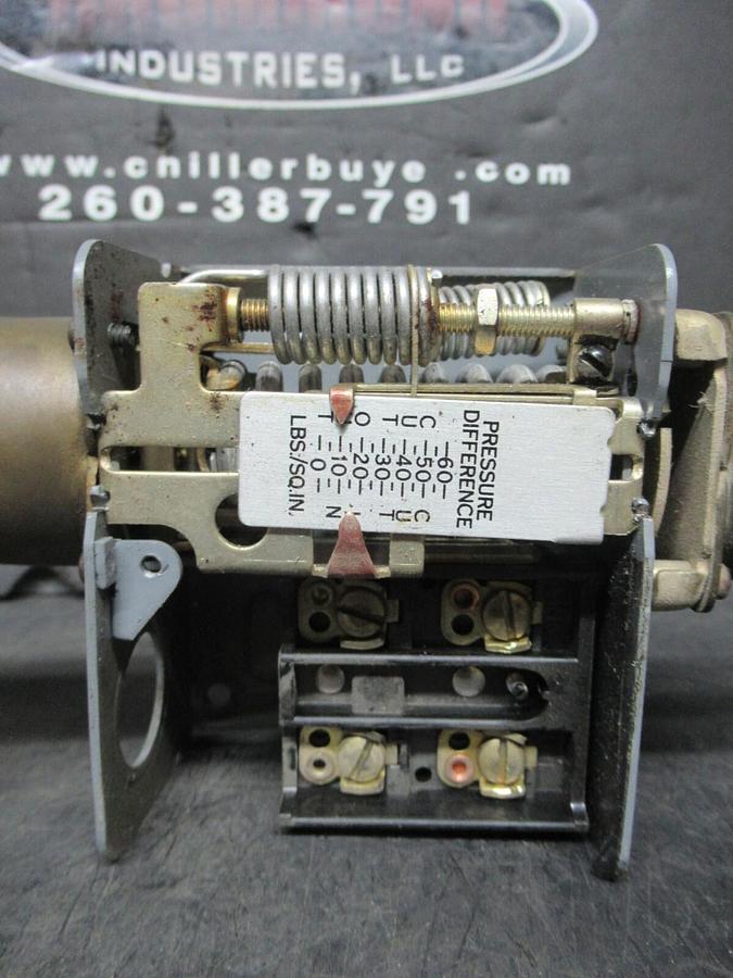 Used PENN DIFFERENTIAL PRESSURE CONTROL P74DA-17 277 VAC 24 AMP **WARRANTY**
