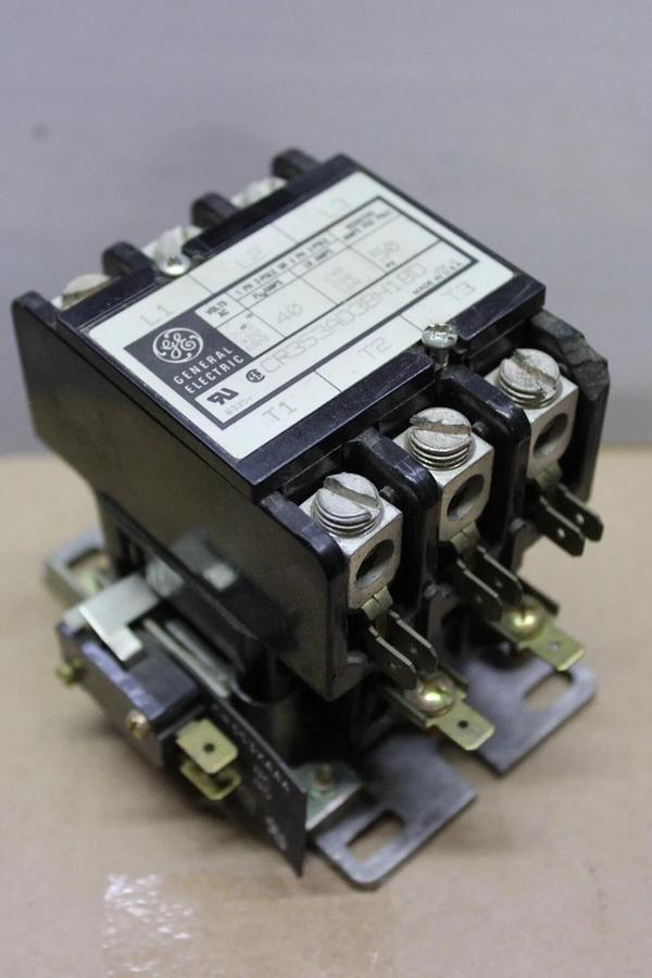 Used GENERAL ELECTRIC CONTACTOR CR353AD3BH1BD 40 AMP 600 VAC 3-POLE VOIL: 24V