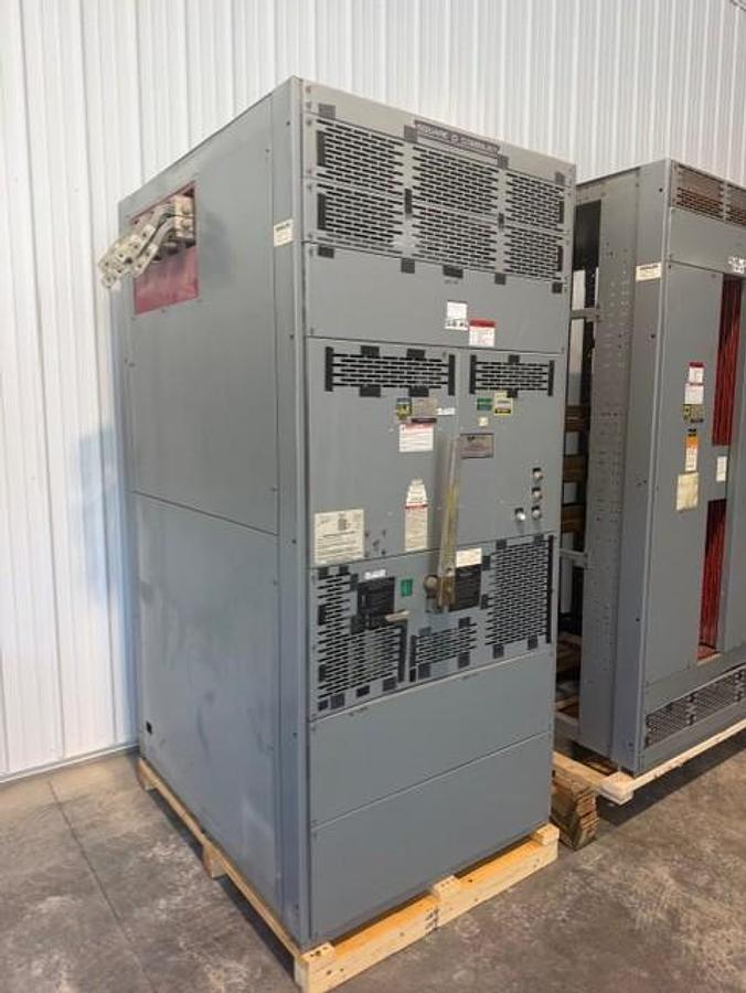 Used SQUARE D 4000 AMP SWITCH GEAR MAIN & 2 SECTIONS OF DISTRIBUTION 480 VOLT BP03640