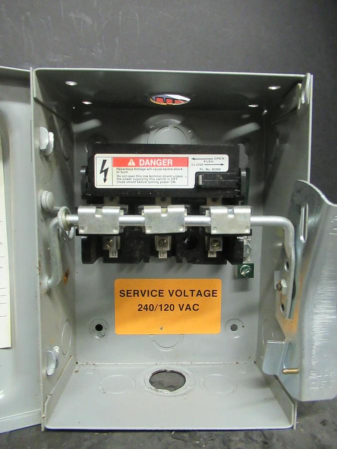 Used SIEMENS ITE 30 AMP 240 VAC HEAVY DUTY DISCONNECT SAFETY SWITCH JU321